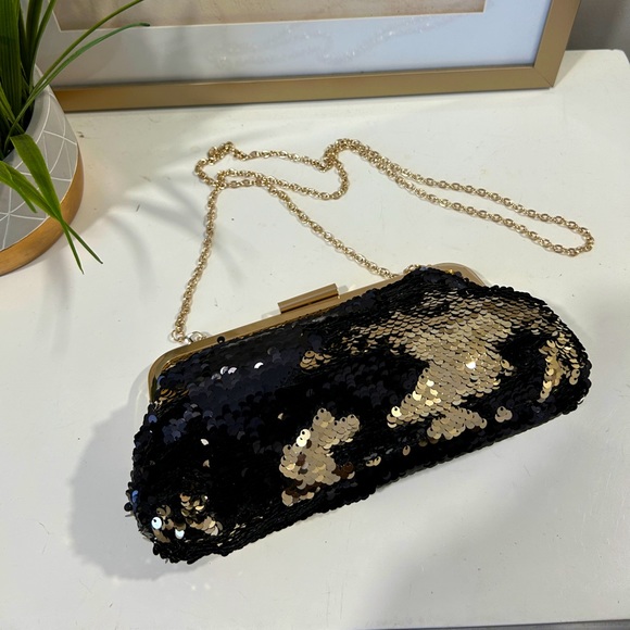 Traces Ellis Roses for JCP Sequin Clutch - Picture 3 of 5